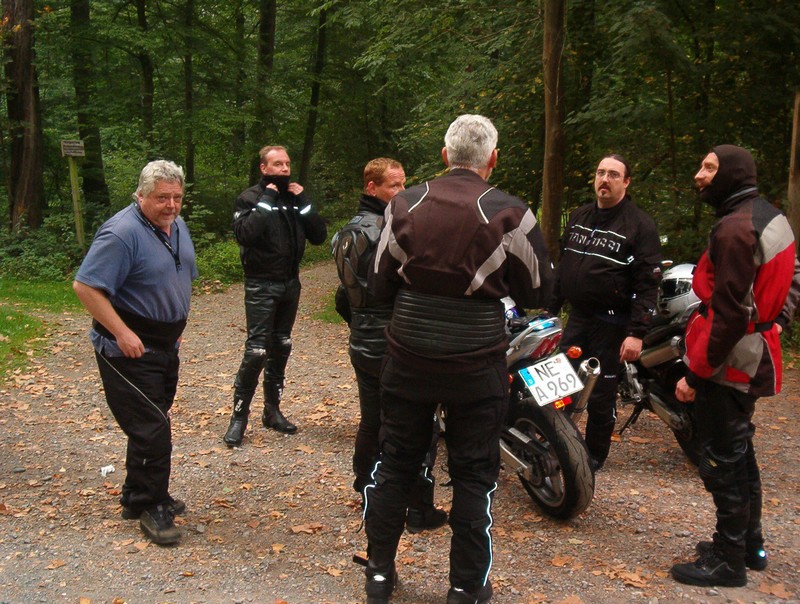 Die Zigarette danach (nach 30km Kurven)und H.J. wieder mit Sturmhaube